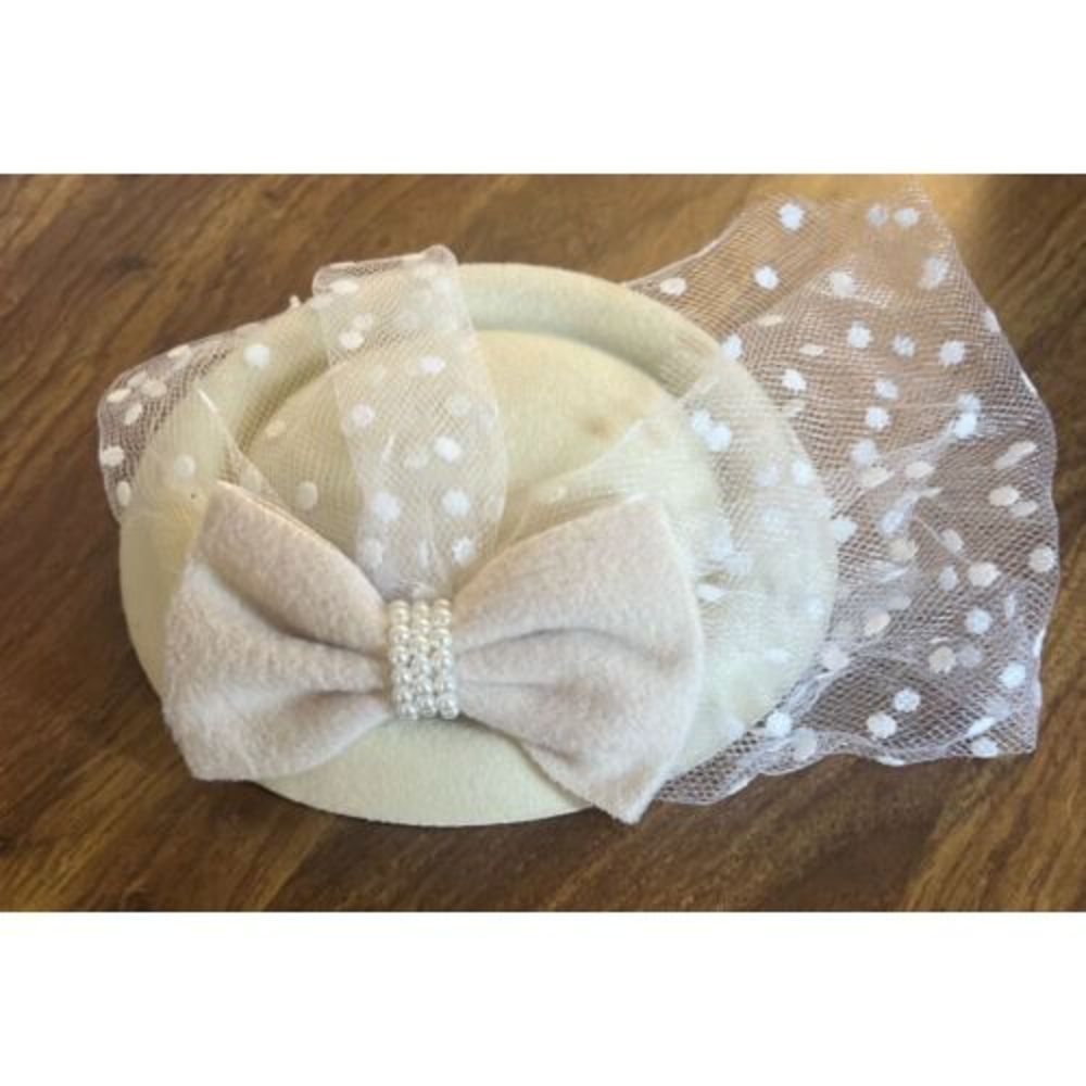 Retro Vintage Womens Ivory Head Piece Hat Fascinator with Net Bow Pearls RARE